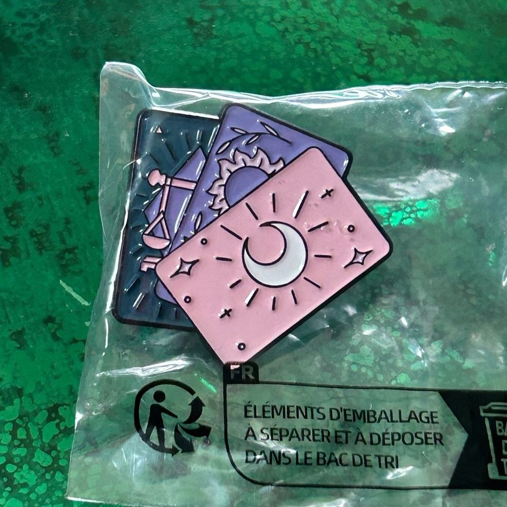Tarot card pin 🌙